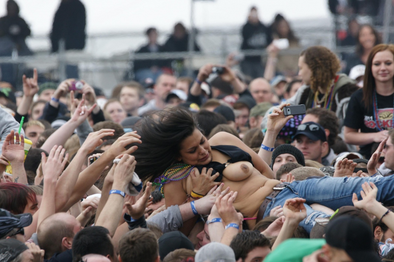 Flashing the crowd